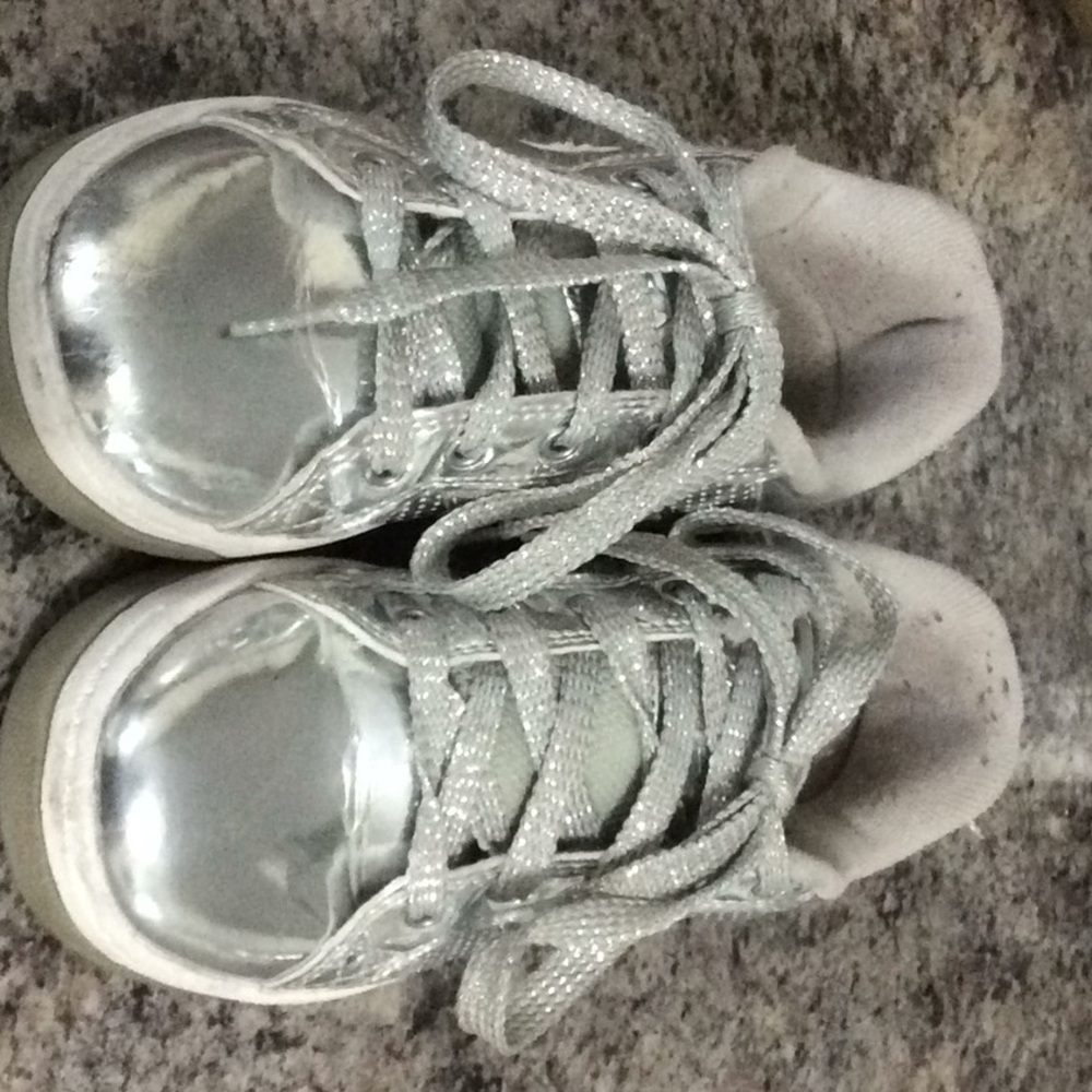 Kids silver heely’s